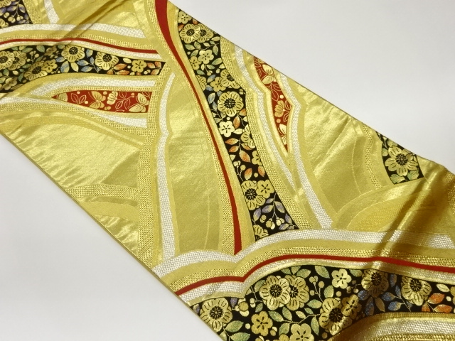 曲線に梅・蝶模様織出し袋帯